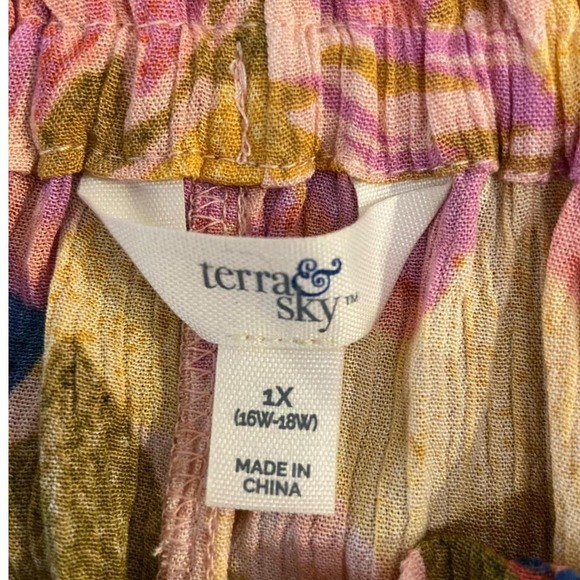 Boho Peasant top floral with button detail and blouson sleeves - Picture 4 of 5